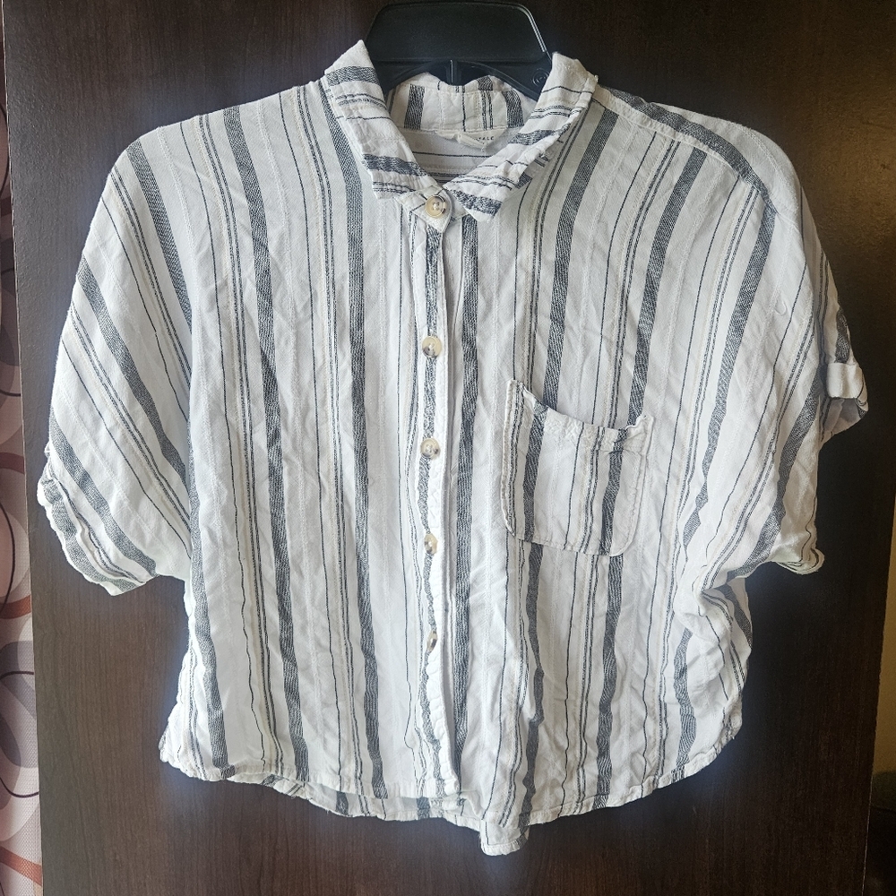 Aeropostale Grey And White Striped Button Down Shirt Size Large